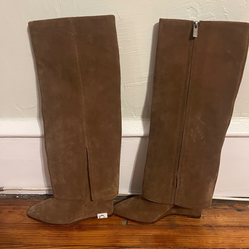 Suede boots